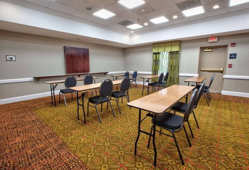 호텔 Hampton Inn College Park