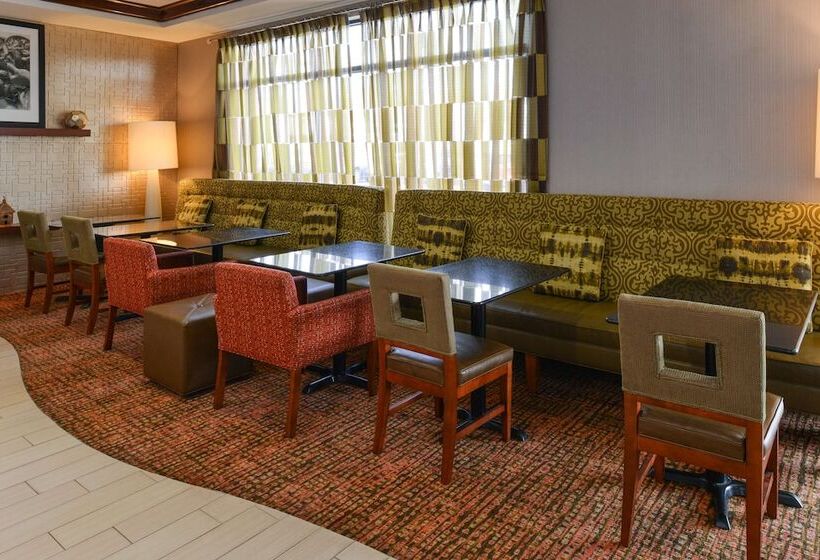 호텔 Hampton Inn College Park