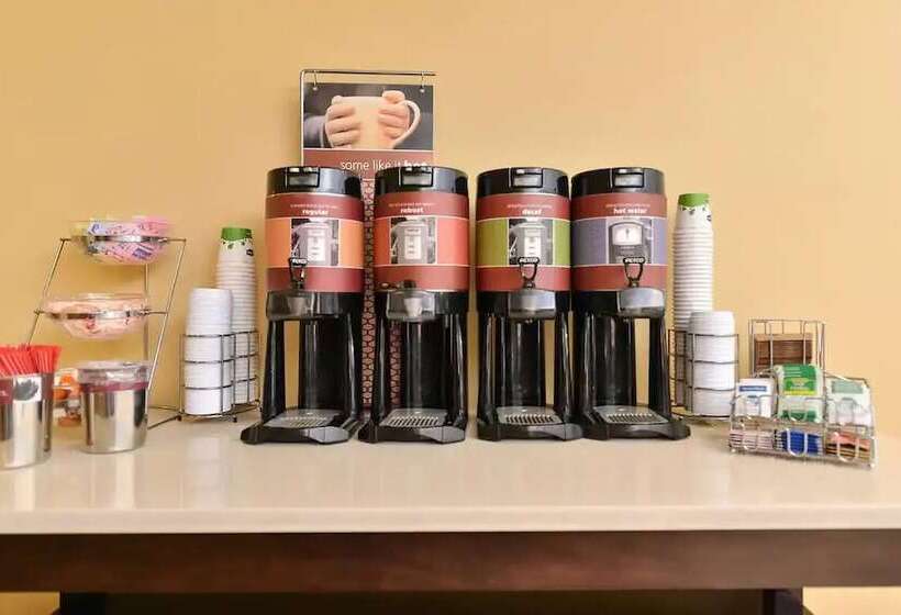 호텔 Hampton Inn College Park