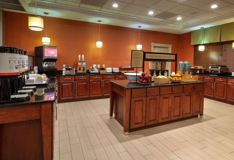 호텔 Hampton Inn College Park