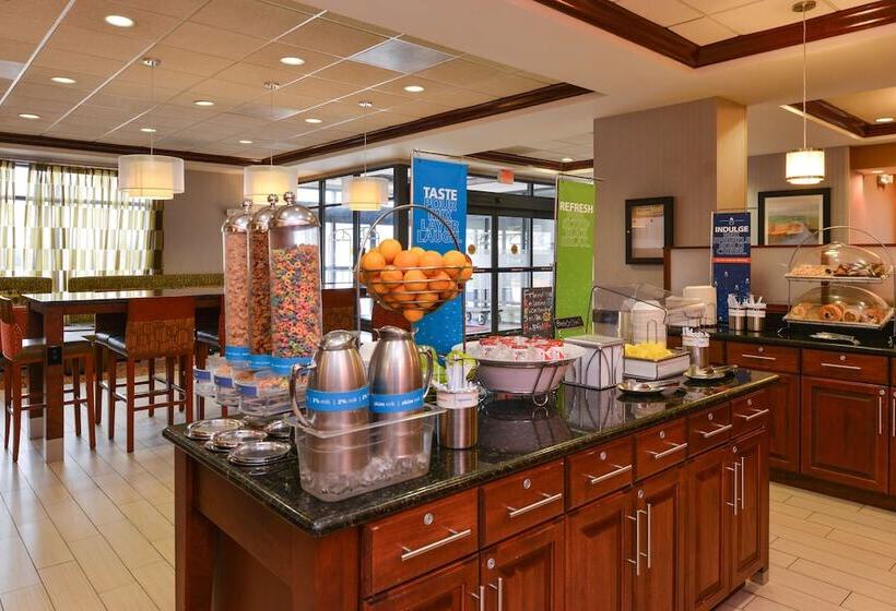 호텔 Hampton Inn College Park