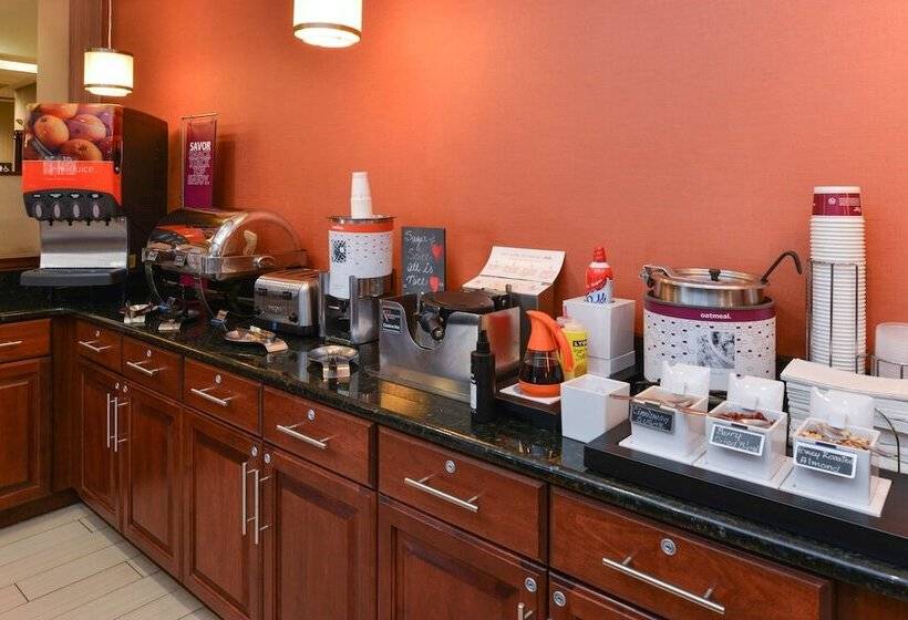 호텔 Hampton Inn College Park