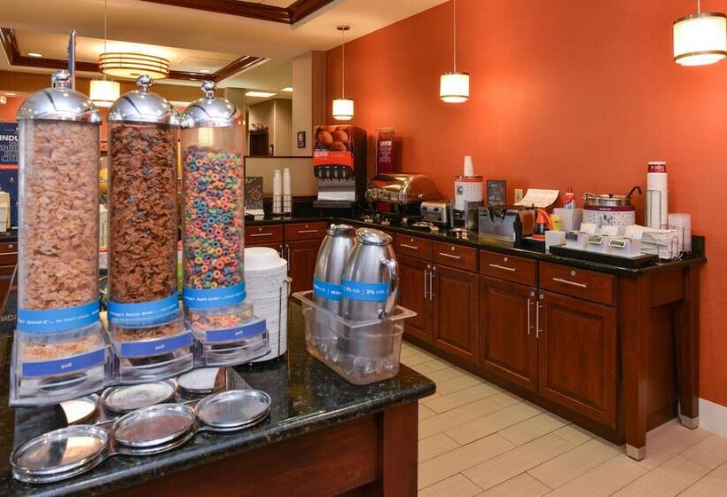 호텔 Hampton Inn College Park