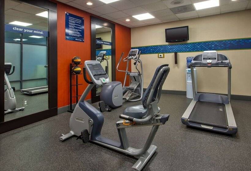 호텔 Hampton Inn College Park