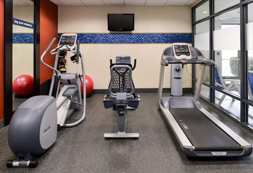 호텔 Hampton Inn College Park