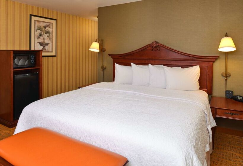 Отель Hampton Inn & Suites Albuquerque Coors Road