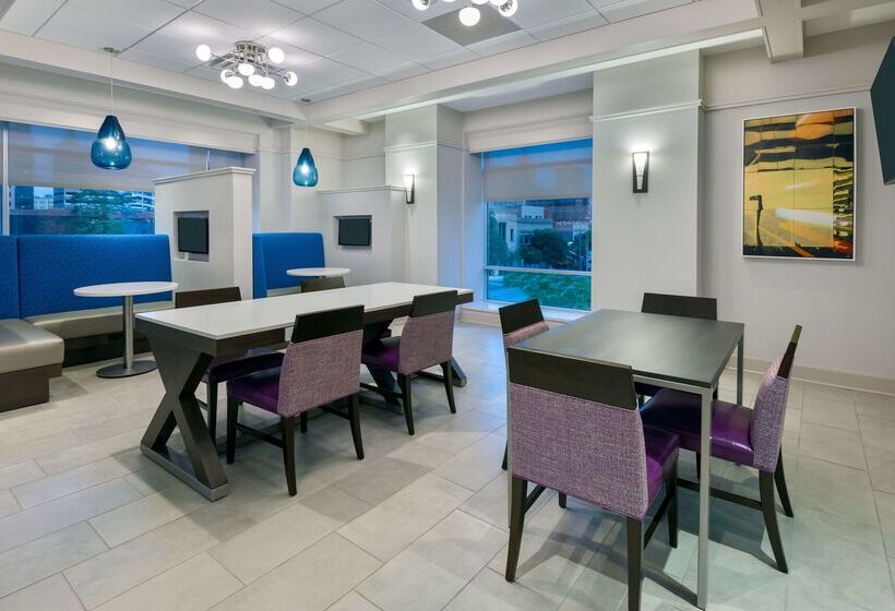 فندق Hampton Inn & Suites Buffalo Downtown