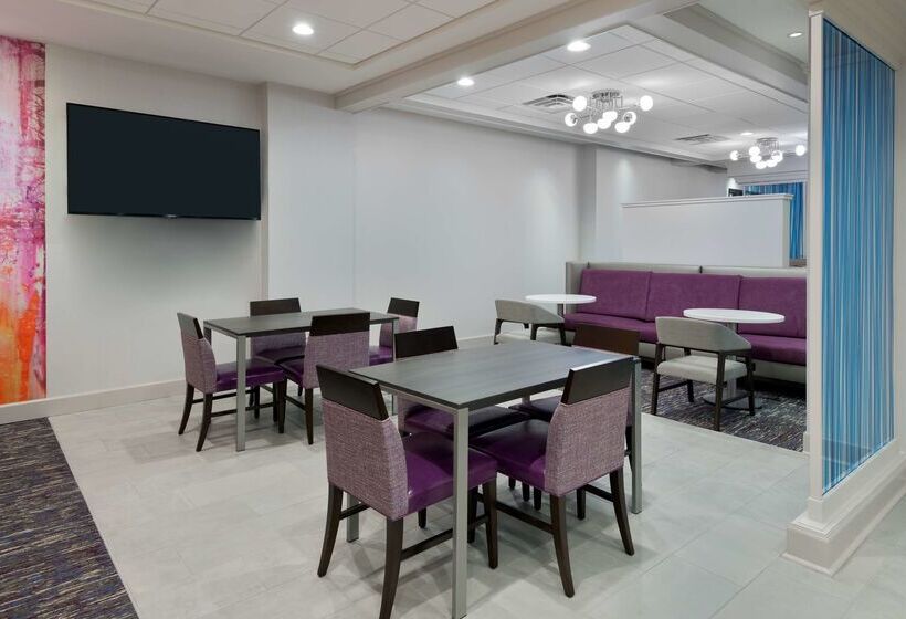 فندق Hampton Inn & Suites Buffalo Downtown