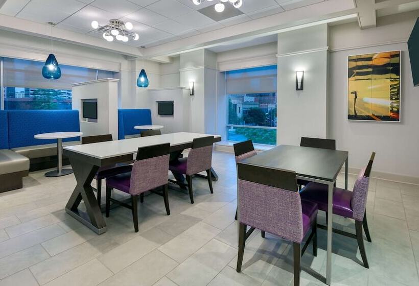 فندق Hampton Inn & Suites Buffalo Downtown