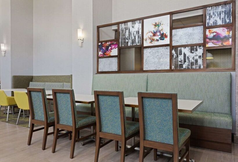 فندق Hampton Inn & Suites Orlando Intl Dr N