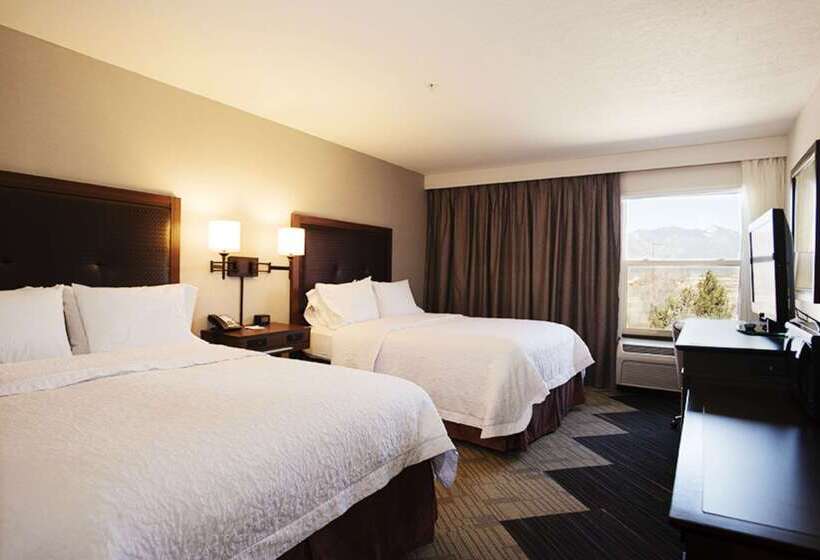 هتل Hampton Inn Taos