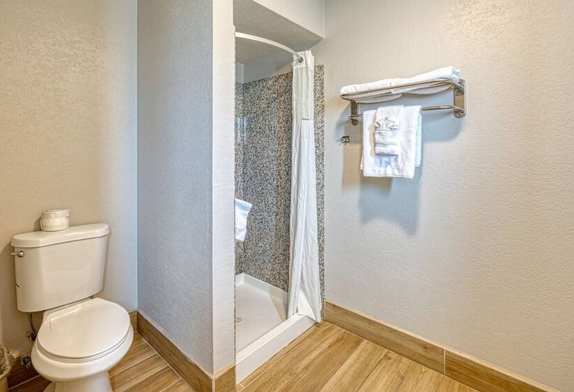 فندق Harbor House Inn