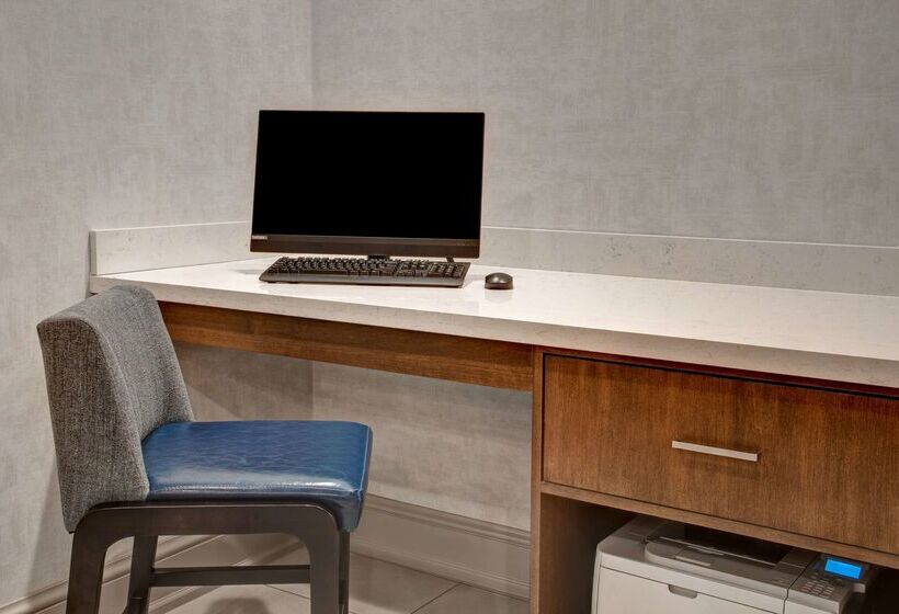 فندق Hilton Garden Inn Kansas City