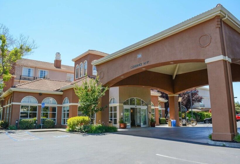 Отель Hilton Garden Inn Napa