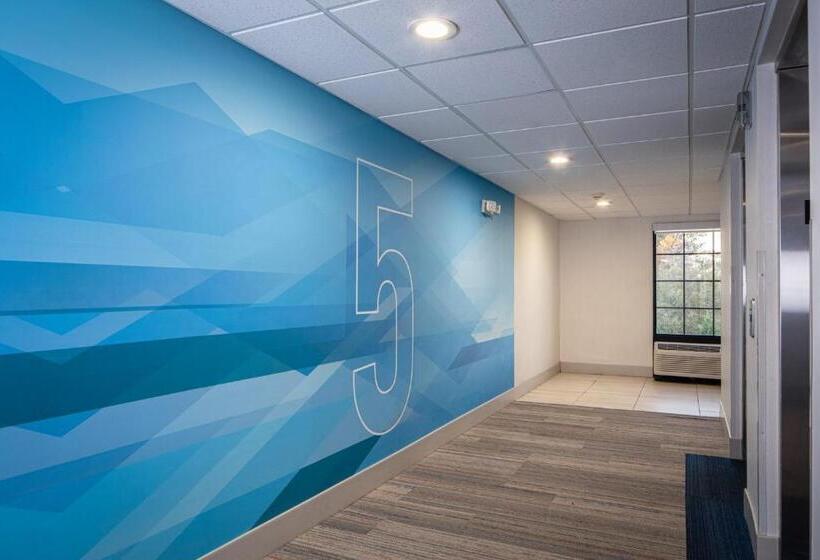 호텔 Holiday Inn Express & Suites Newport News, An Ihg