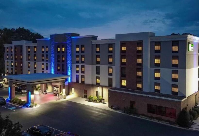 호텔 Holiday Inn Express & Suites Newport News, An Ihg