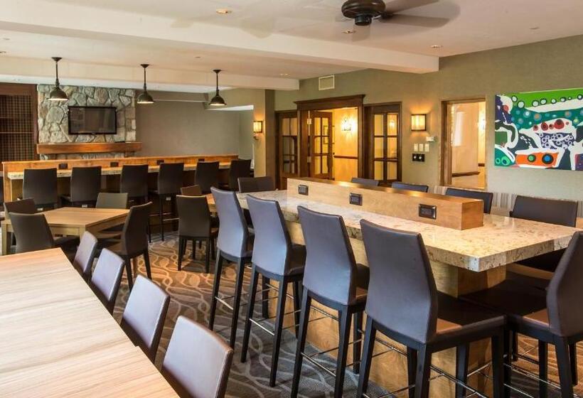 호텔 Holiday Inn Express & Suites Tremblant, An Ihg