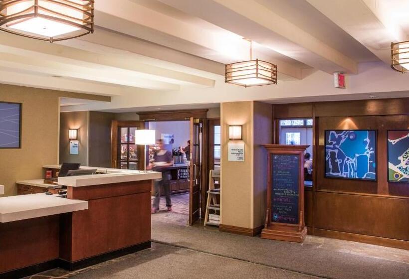 호텔 Holiday Inn Express & Suites Tremblant, An Ihg