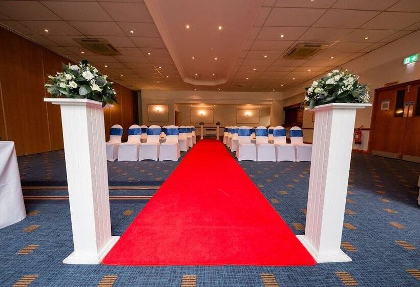 בית מלון כפרי Holiday Inn Newport, An Ihg