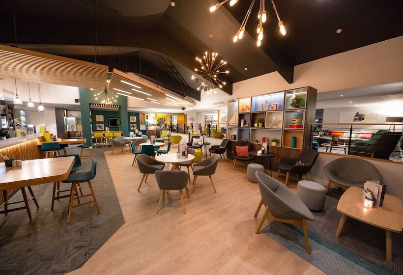 בית מלון כפרי Holiday Inn Newport, An Ihg