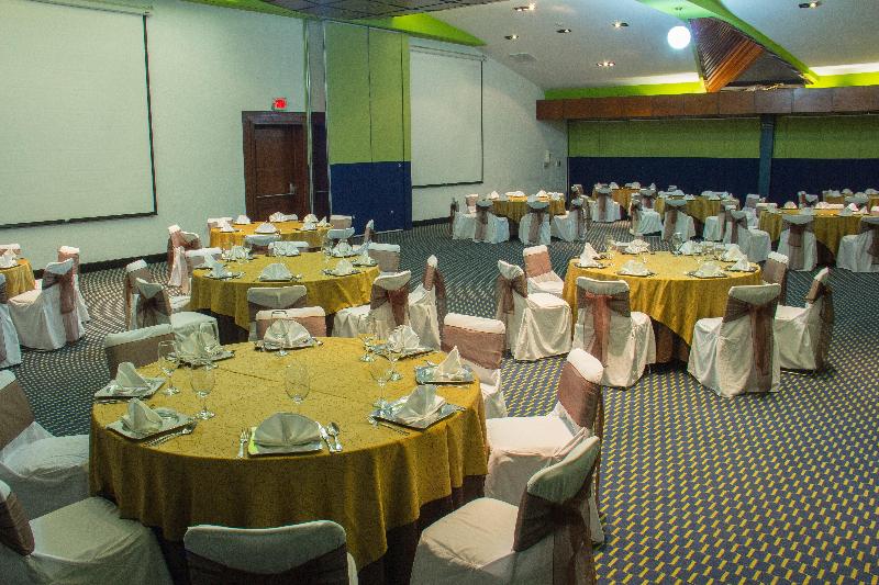 Отель Holiday Inn Queretaro Zona Diamante, An Ihg