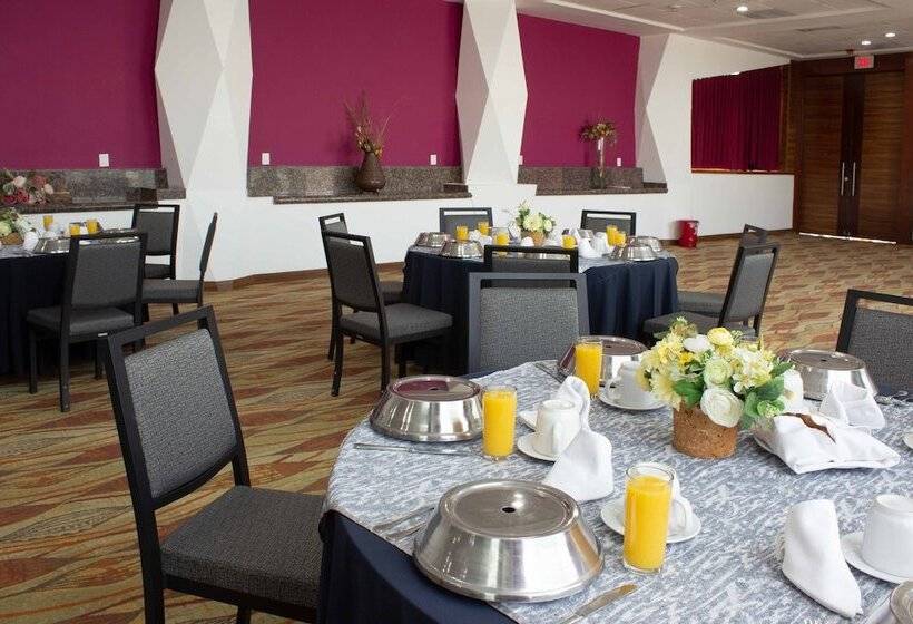 Отель Holiday Inn Queretaro Zona Diamante, An Ihg