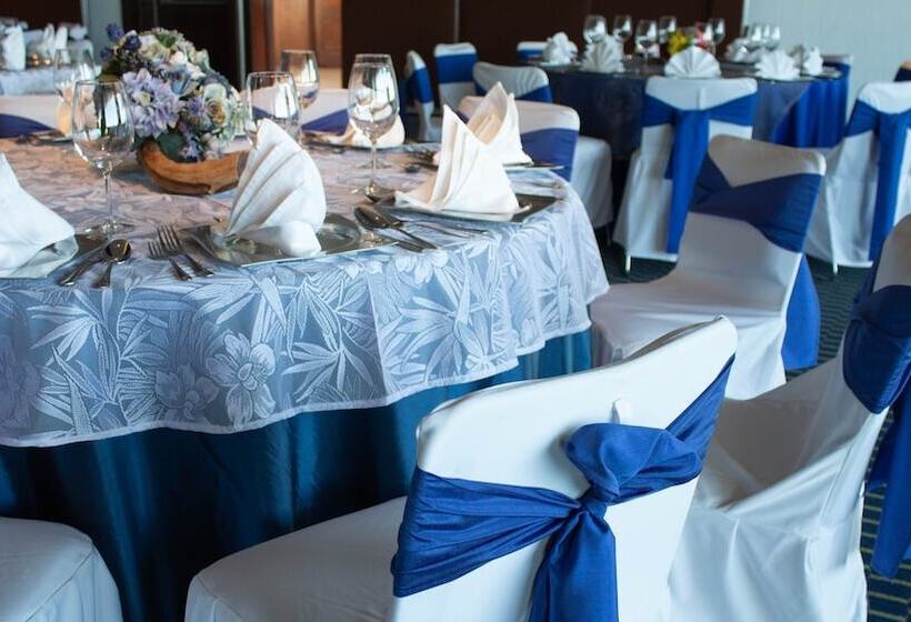 Отель Holiday Inn Queretaro Zona Diamante, An Ihg