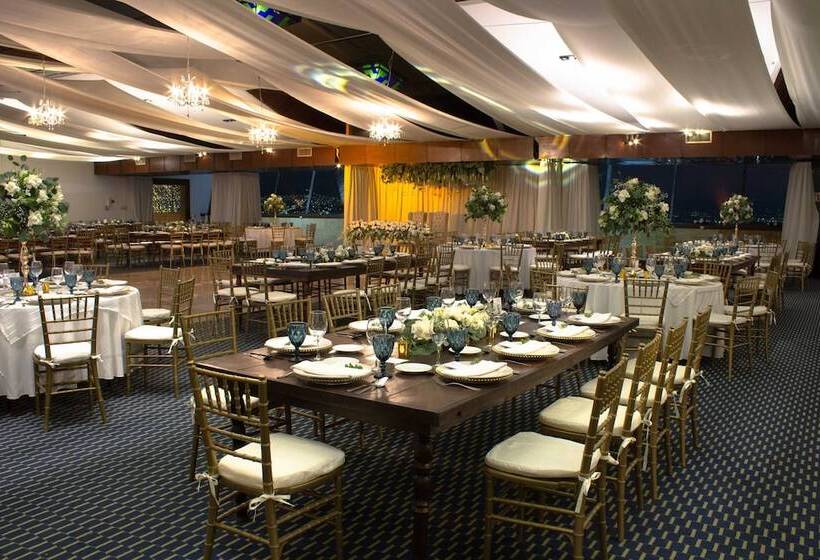 Отель Holiday Inn Queretaro Zona Diamante, An Ihg