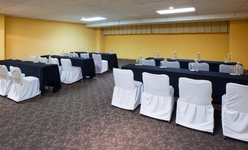 Отель Holiday Inn Queretaro Zona Diamante, An Ihg