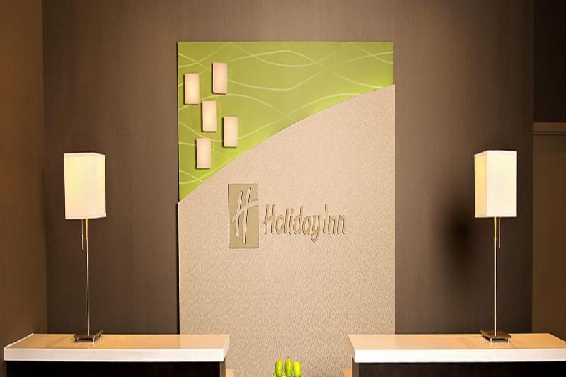 Отель Holiday Inn & Suites Mississauga West   Meadowvale, An Ihg