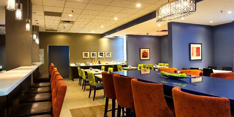 Отель Holiday Inn & Suites Mississauga West   Meadowvale, An Ihg