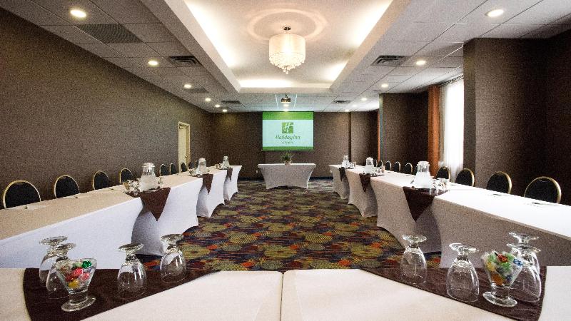 Отель Holiday Inn & Suites Mississauga West   Meadowvale, An Ihg