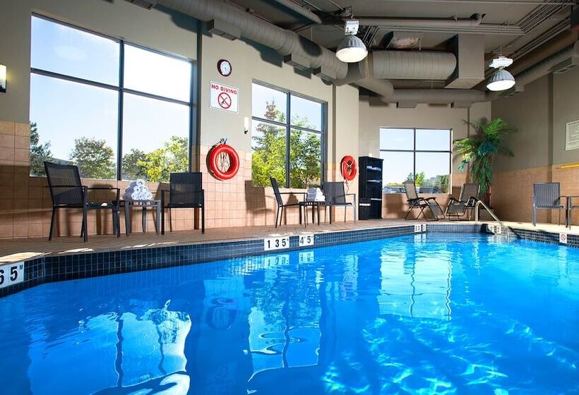 Отель Holiday Inn & Suites Mississauga West   Meadowvale, An Ihg