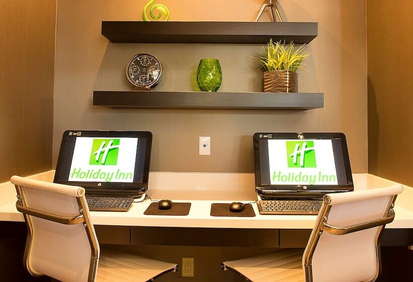 Отель Holiday Inn & Suites Mississauga West   Meadowvale, An Ihg