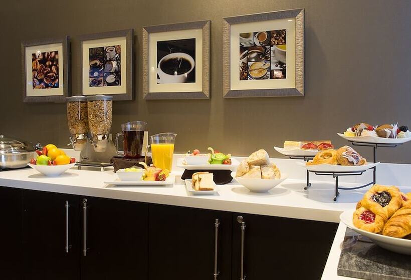 Отель Holiday Inn & Suites Mississauga West   Meadowvale, An Ihg