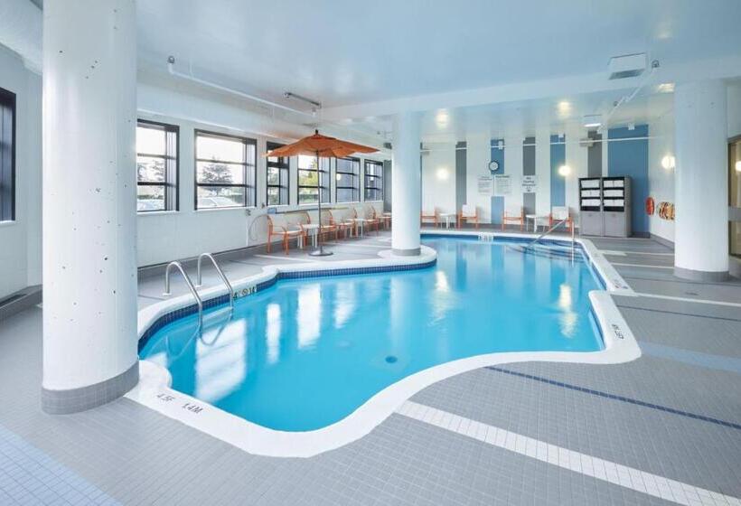 فندق Holiday Inn & Suites Ottawa Kanata, An Ihg