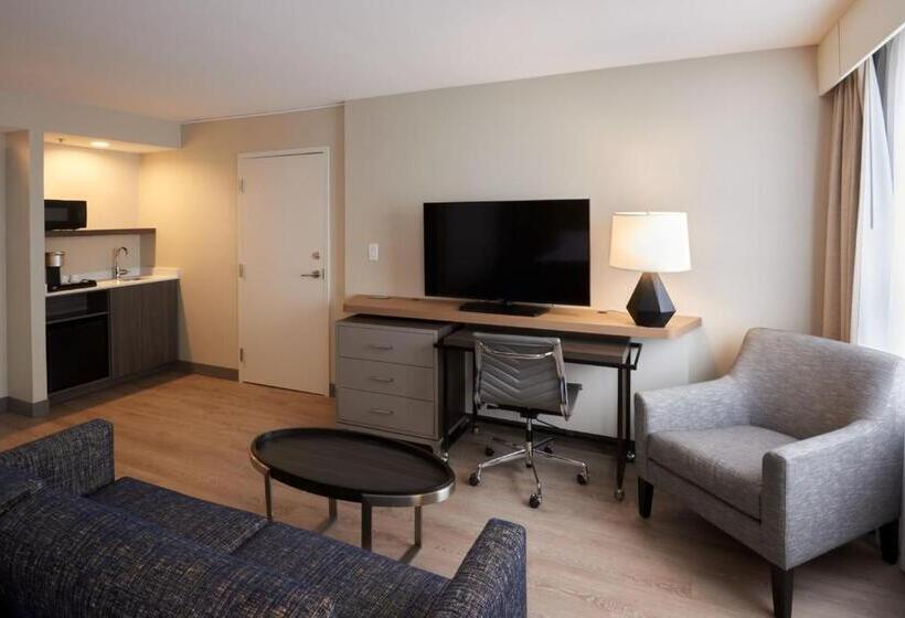 فندق Holiday Inn & Suites Ottawa Kanata, An Ihg