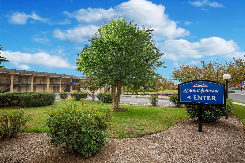 Отель Howard Johnson By Wyndham College Park