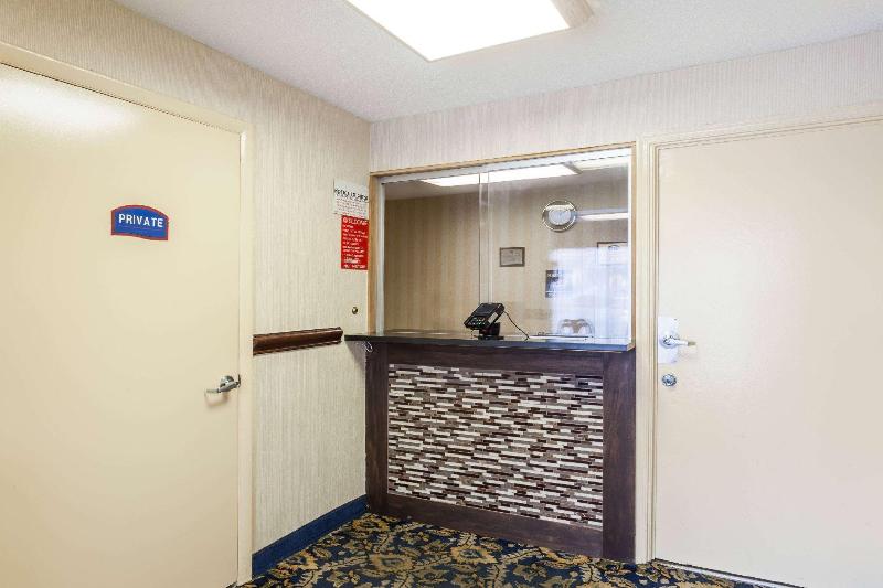 Отель Howard Johnson By Wyndham College Park