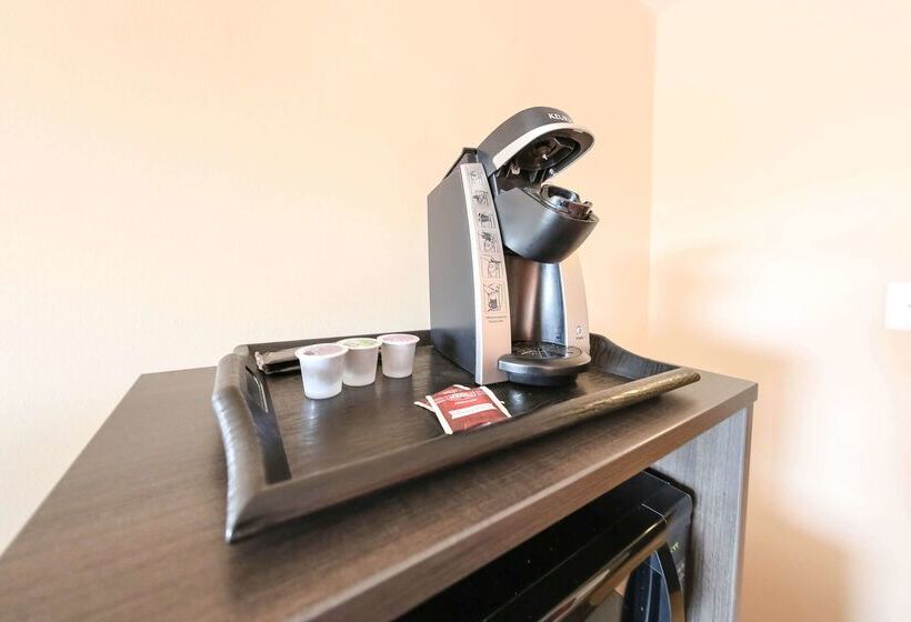 فندق Howard Johnson By Wyndham Winnipeg West