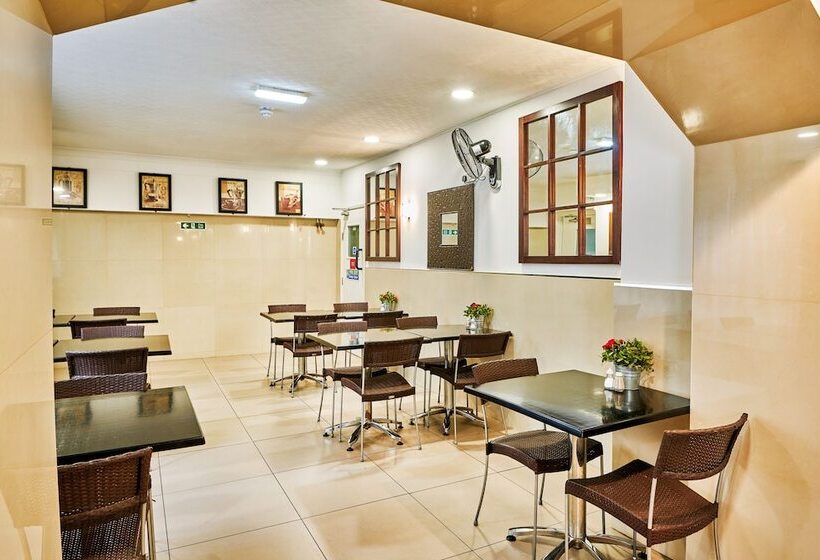 Huttons Hotel, Victoria London