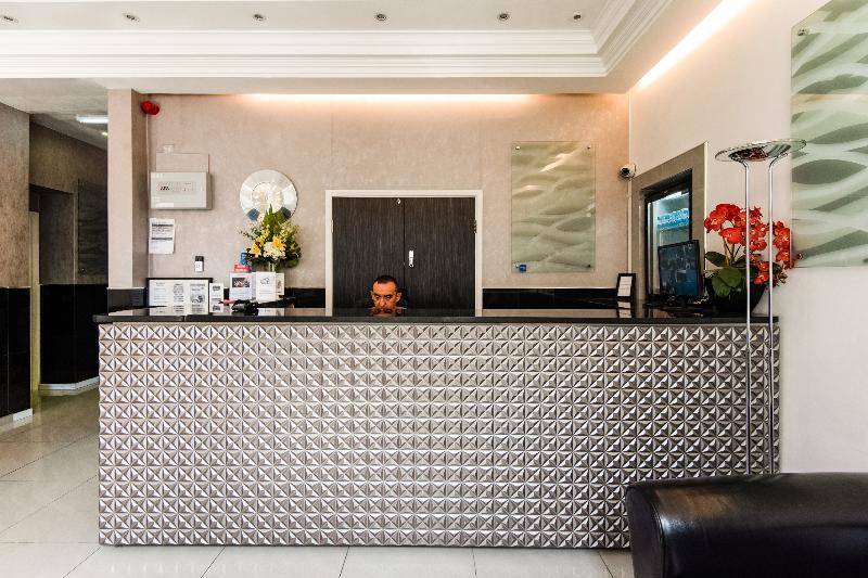 Huttons Hotel, Victoria London