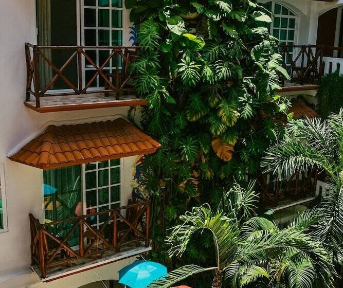 Отель Illusion Boutique Near Beach