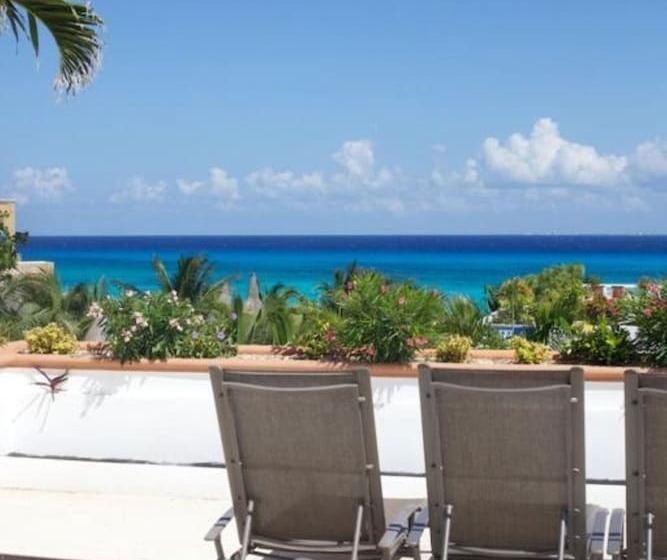 Отель Illusion Boutique Near Beach