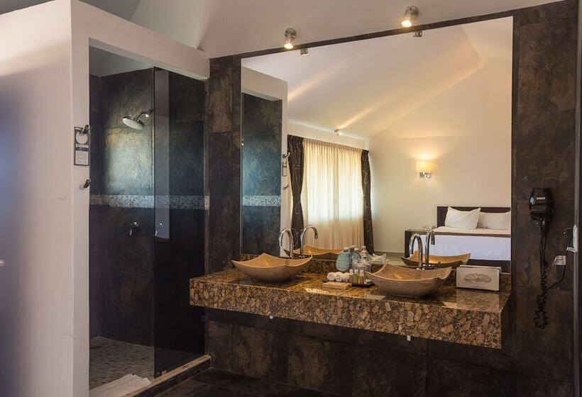 Отель Illusion Boutique Near Beach