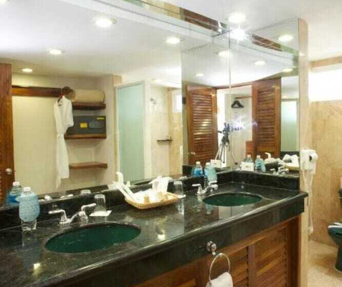 Отель Illusion Boutique Near Beach