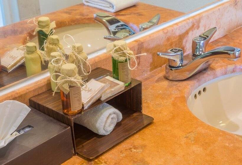 Отель Illusion Boutique Near Beach