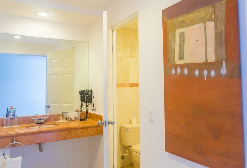 Отель Illusion Boutique Near Beach