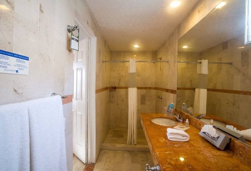 Отель Illusion Boutique Near Beach