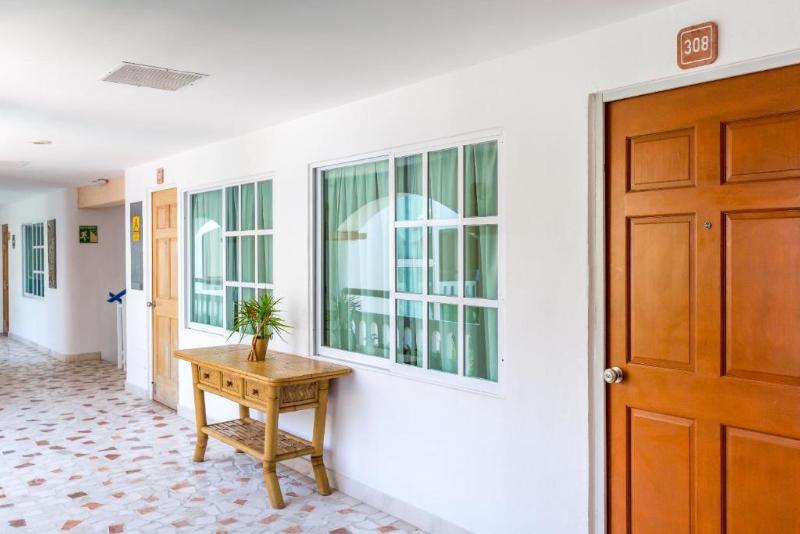 Отель Illusion Boutique Near Beach